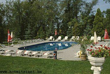 Schwimmbecken in Sobor - Schlosshotel Sobor