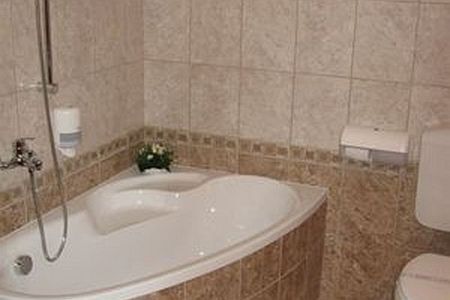 Narad Park Hotel in Matraszentimre - Badezimmer mit Dusche - billige Zimmer, Aktionen für Wellnesswochenende