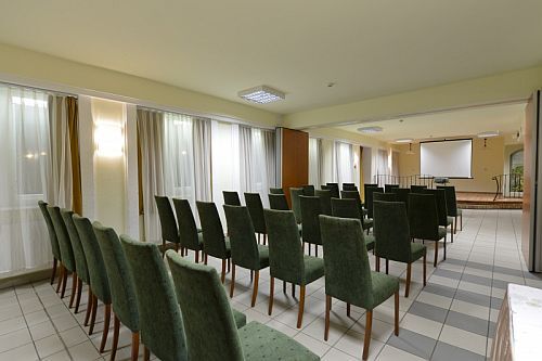 Ermäßigter Konferenzraum, Veranstaltungssaal, Tagungsraum in Galyatető
