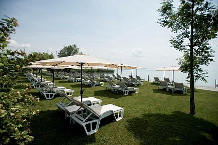 Unterkunft zu einem guten Preis im Hotel Marina-Port mit Strand