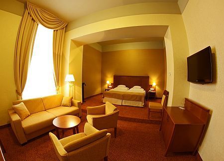 Hotels in Szekesfehervar - Hotel Magyar Kiraly - angenehmes Zweibettzimmer zu Aktionspreisen