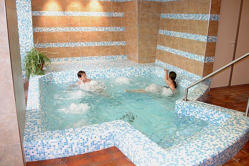 Jacuzzi - Wellnesshotel Aranyhomok Kecskemet - in der nähe von Ungarischer Puszta - 