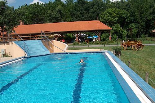 Wellness Wochenende in Bikacs Ungarn - Zichy Park Hotel Wellness Hotel - Schwimmbad des Hotels in Bikacs Ungarn