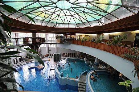 Schwimmbad von Hotel Mendan Zalakaros - Wellness-Dienstleistungen für Wellness-Wochenende