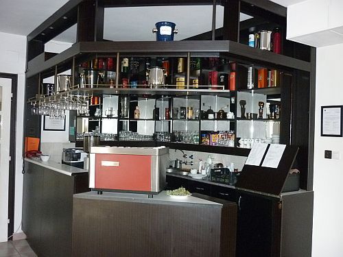 In der Nähe vom Bachzentrum ist das Kaffehaus vom Hotel Budai in Budapest