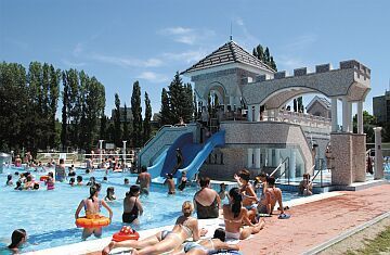 Plage in der Nähe des Hotels Flora in Eger mit dem Eintritt in das Spa