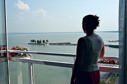 Panorama von Balaton von der Terrasse des Helikon Hotels